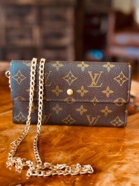 Louis Vuitton monogram, beautiful vintage international trifold wallet converted